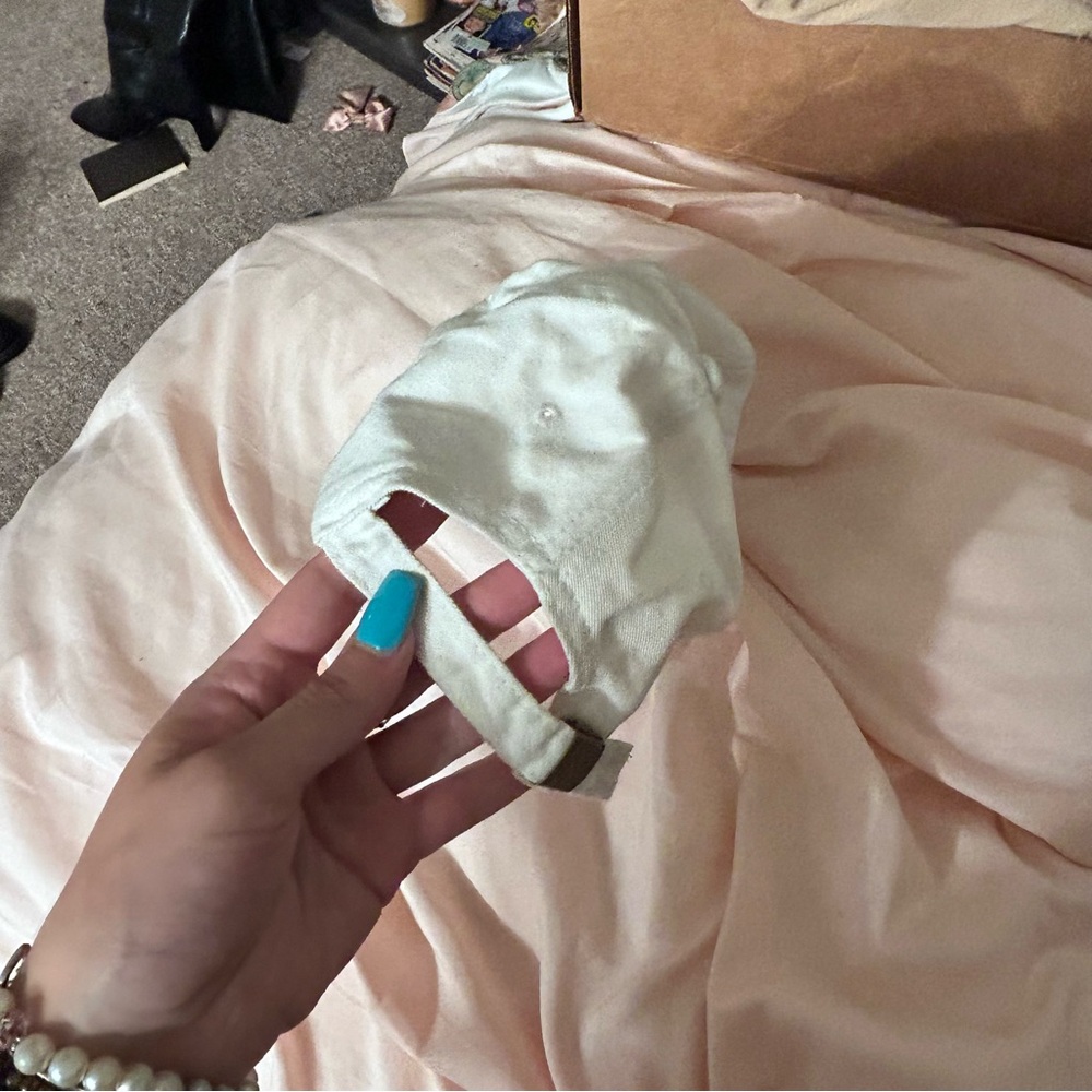 white hat - Picture 2 of 3